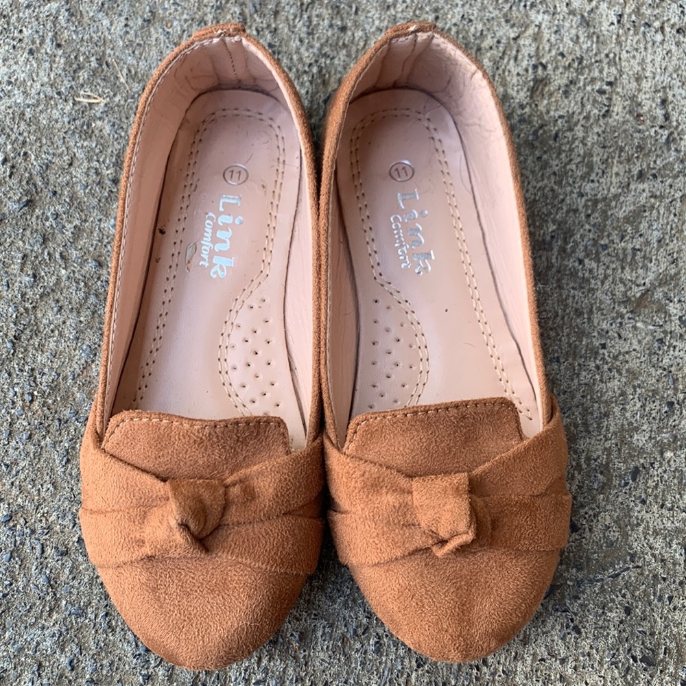 Link Comfort, girl size 11, brown flats.